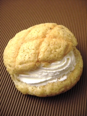 岩手まるごと生クリームメロンパン